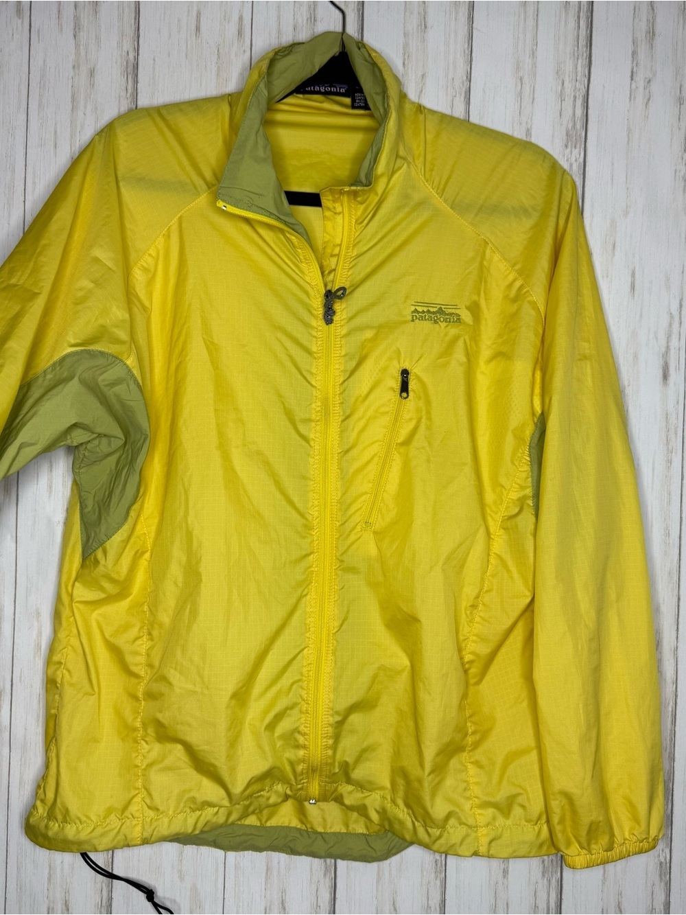 Patagonia Vintage Yellow Lightweight Windbreaker Jacket Medium
